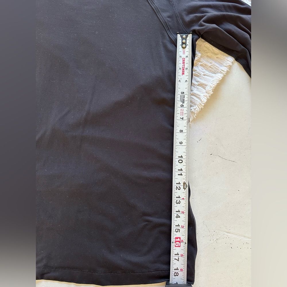 Lululemon black size 12, hiking/athletic long sleeve T-shirt EUC - Picture 10 of 12